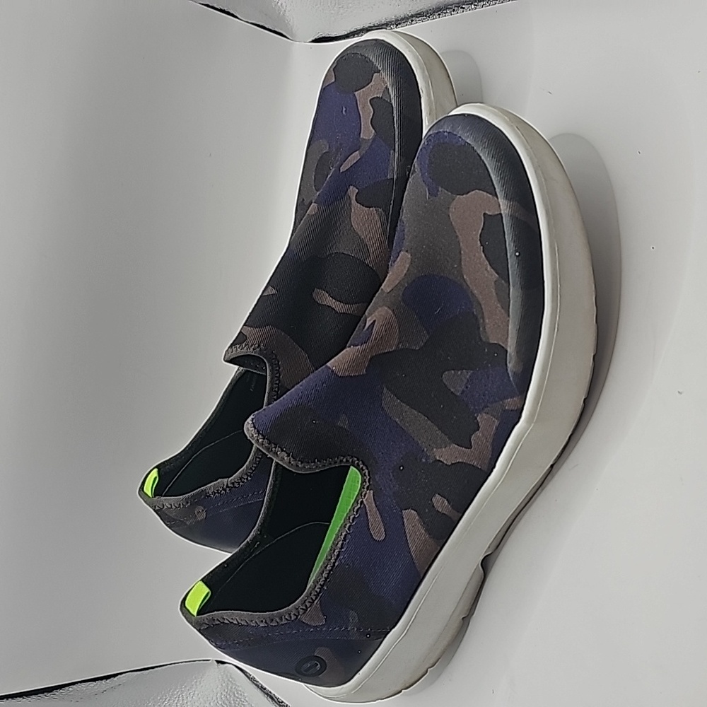 OOFOS Purple Camo Shoes Size 11 womens eu 42